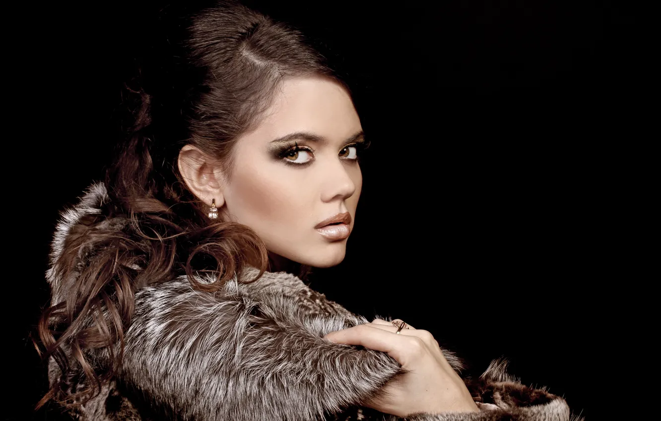 Photo wallpaper girl, model, collar, fur