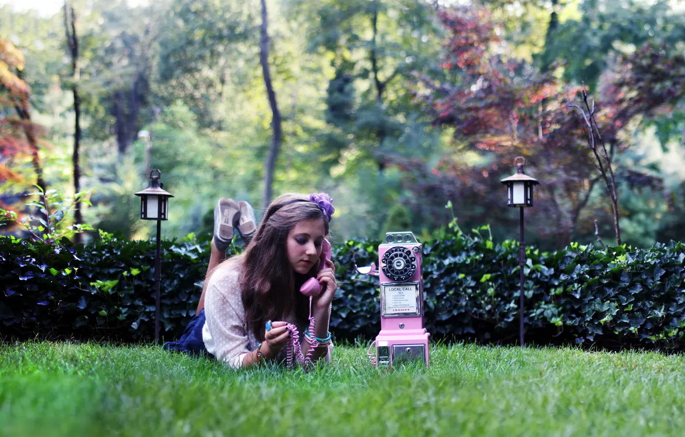 Photo wallpaper girl, phone, luzhaika