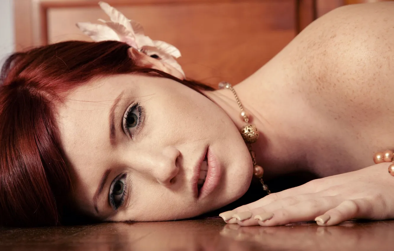 Photo wallpaper girl, face, red