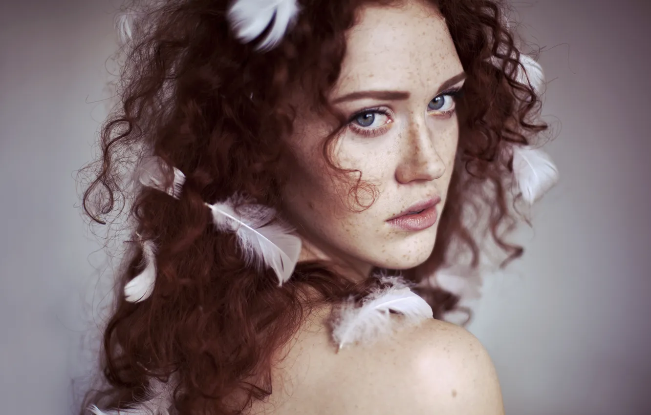 Photo wallpaper look, girl, feathers, freckles, red, blue eyes, curls