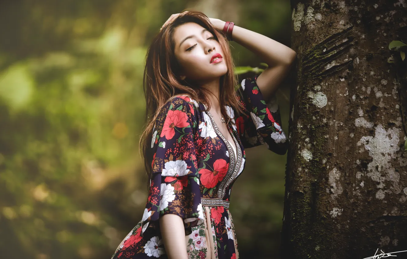Photo wallpaper girl, face, pose, tree, East