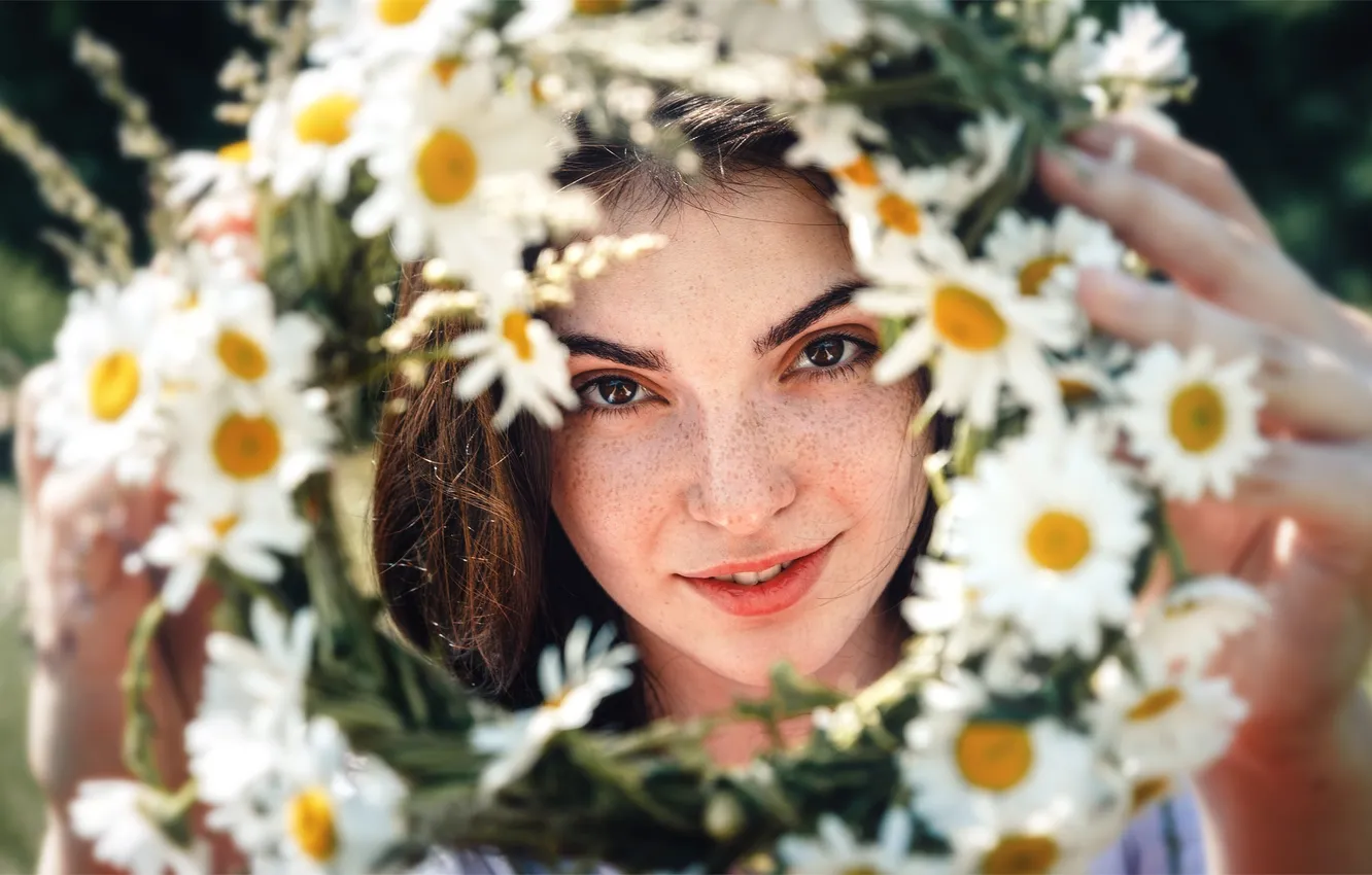 Photo wallpaper girl, face, model, chamomile, bezel, Andrey Vasilyev
