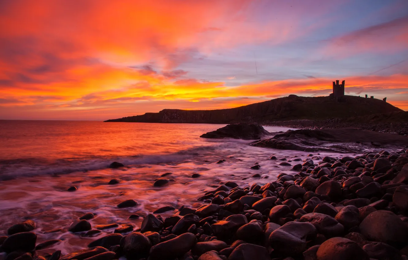 Photo wallpaper sea, stones, shore, England, silhouette, glow, Northumberland, castle Dunstanburgh