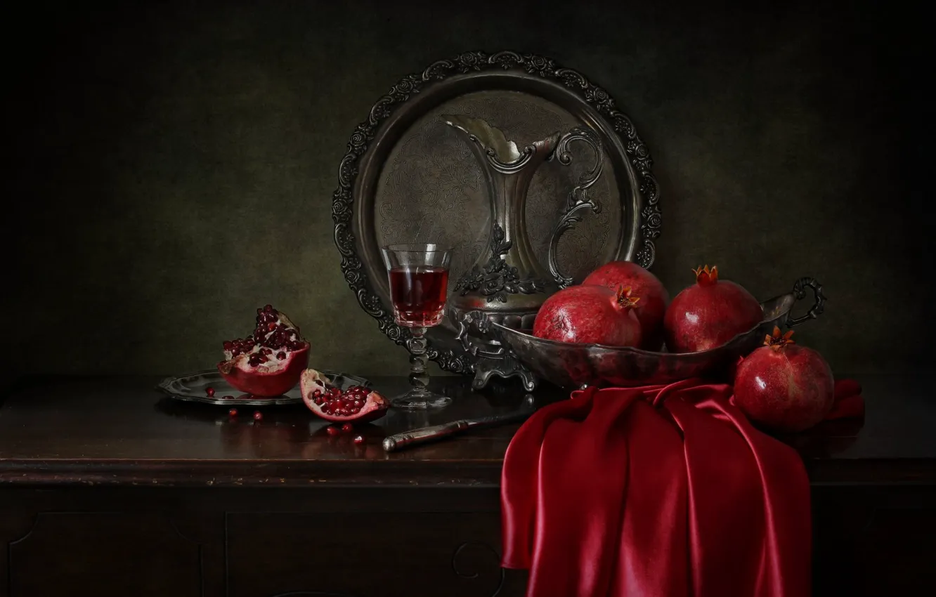 Photo wallpaper pitcher, still life, garnet