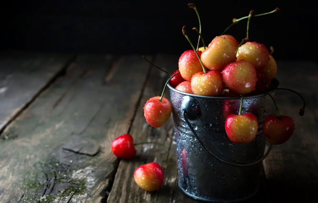 Photo wallpaper drops, berries, the dark background, Board, bucket, a lot, cherry, bucket