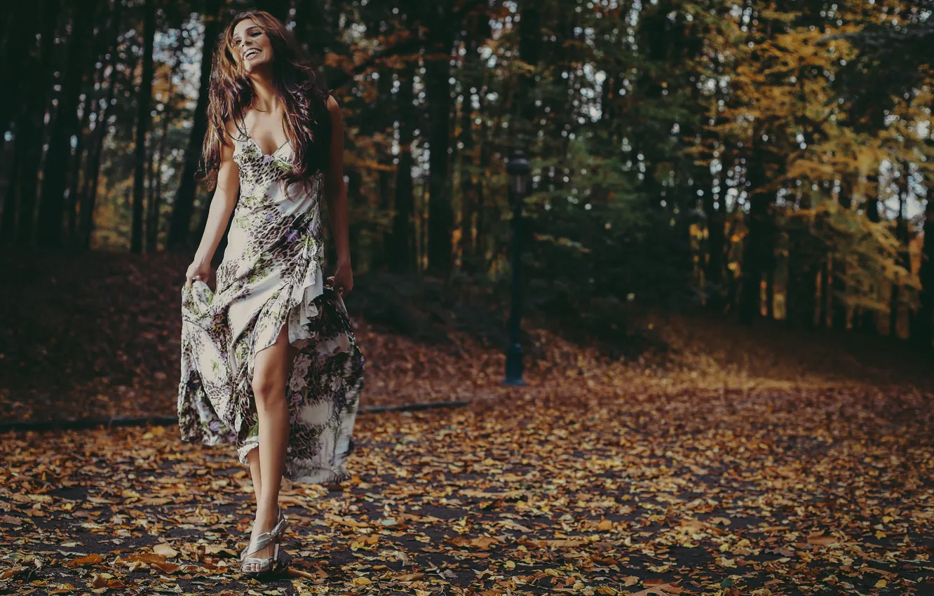 Photo wallpaper autumn, girl, foliage