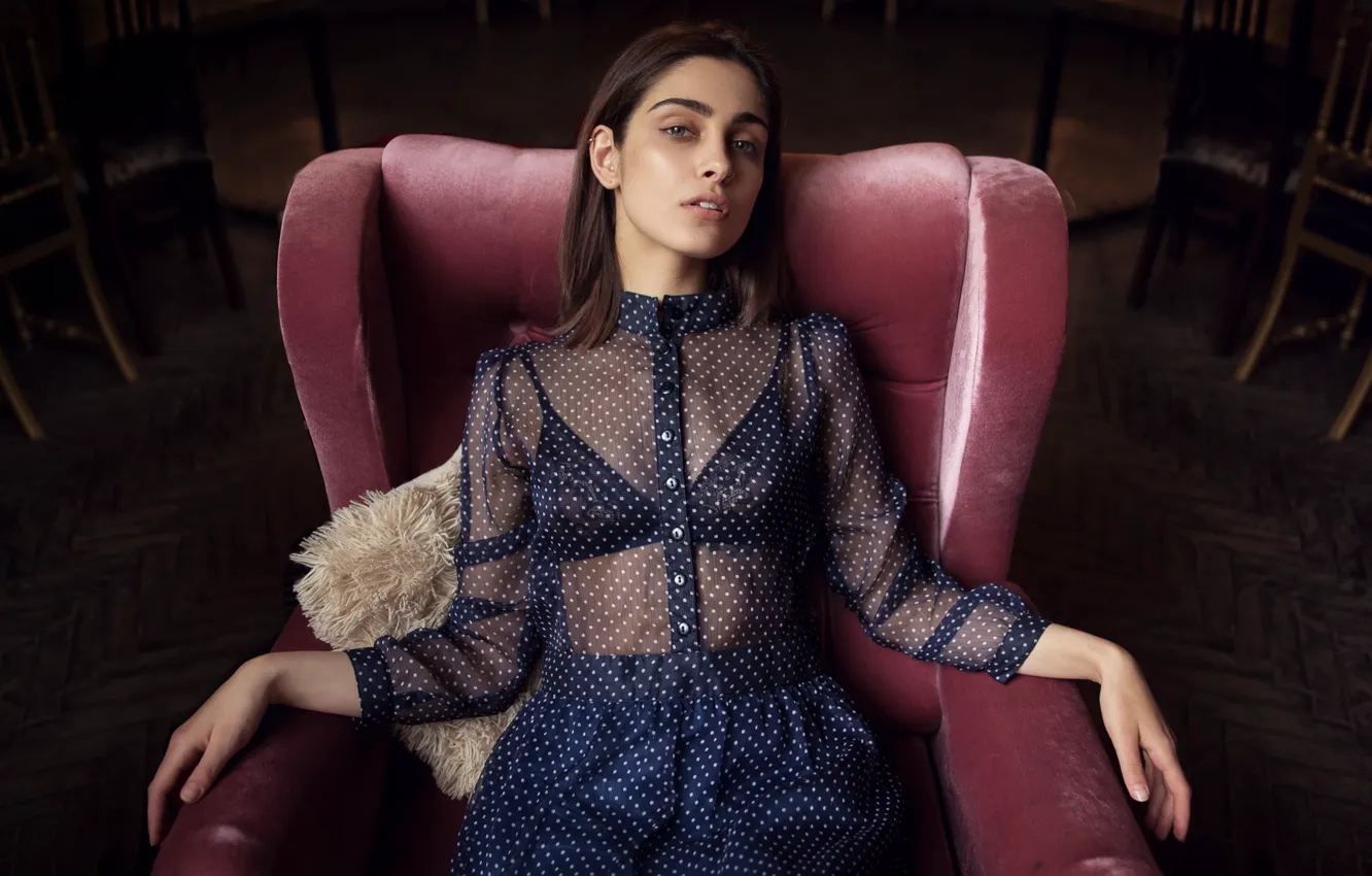 Photo wallpaper sponge, Christina, Maxim Guselnikov, the girl in the chair