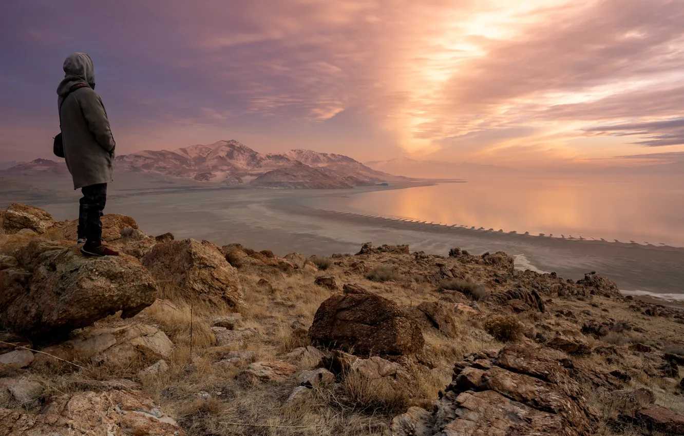 Photo wallpaper the sky, sunset, mountains, lake, stones, shore, people, USA
