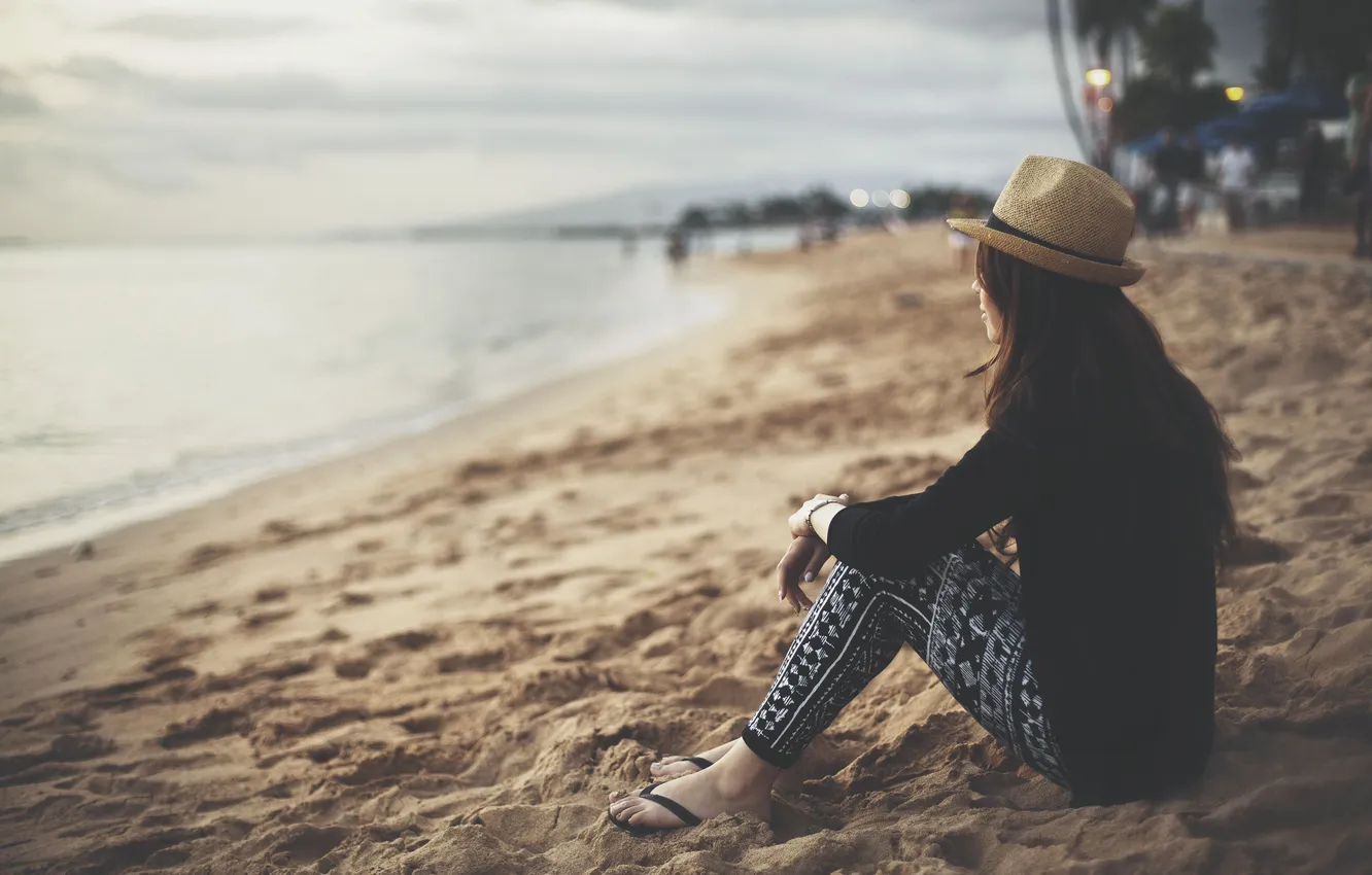 Photo wallpaper sand, beach, girl, hat