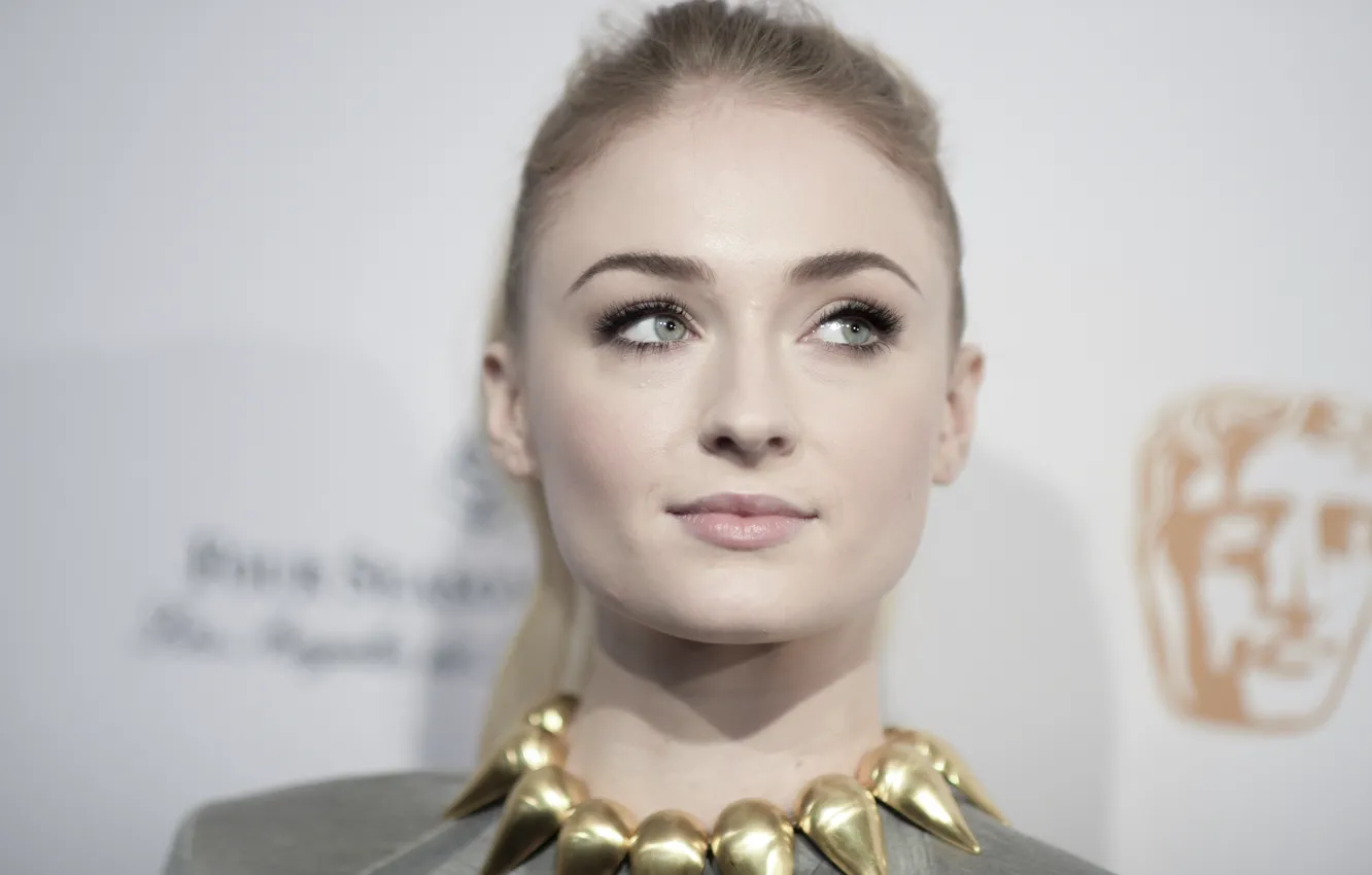 Photo wallpaper smile, actress, red, Sophie Turner