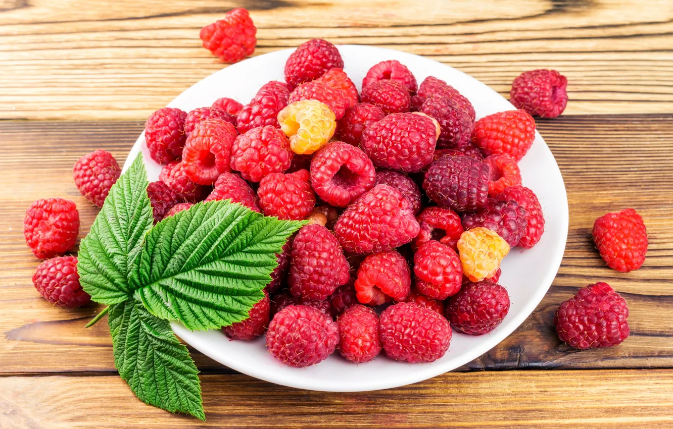 Photo wallpaper berries, raspberry, plate, treat