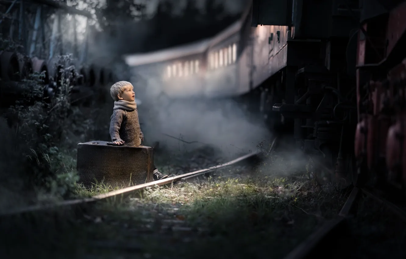 Photo wallpaper train, boy, suitcase