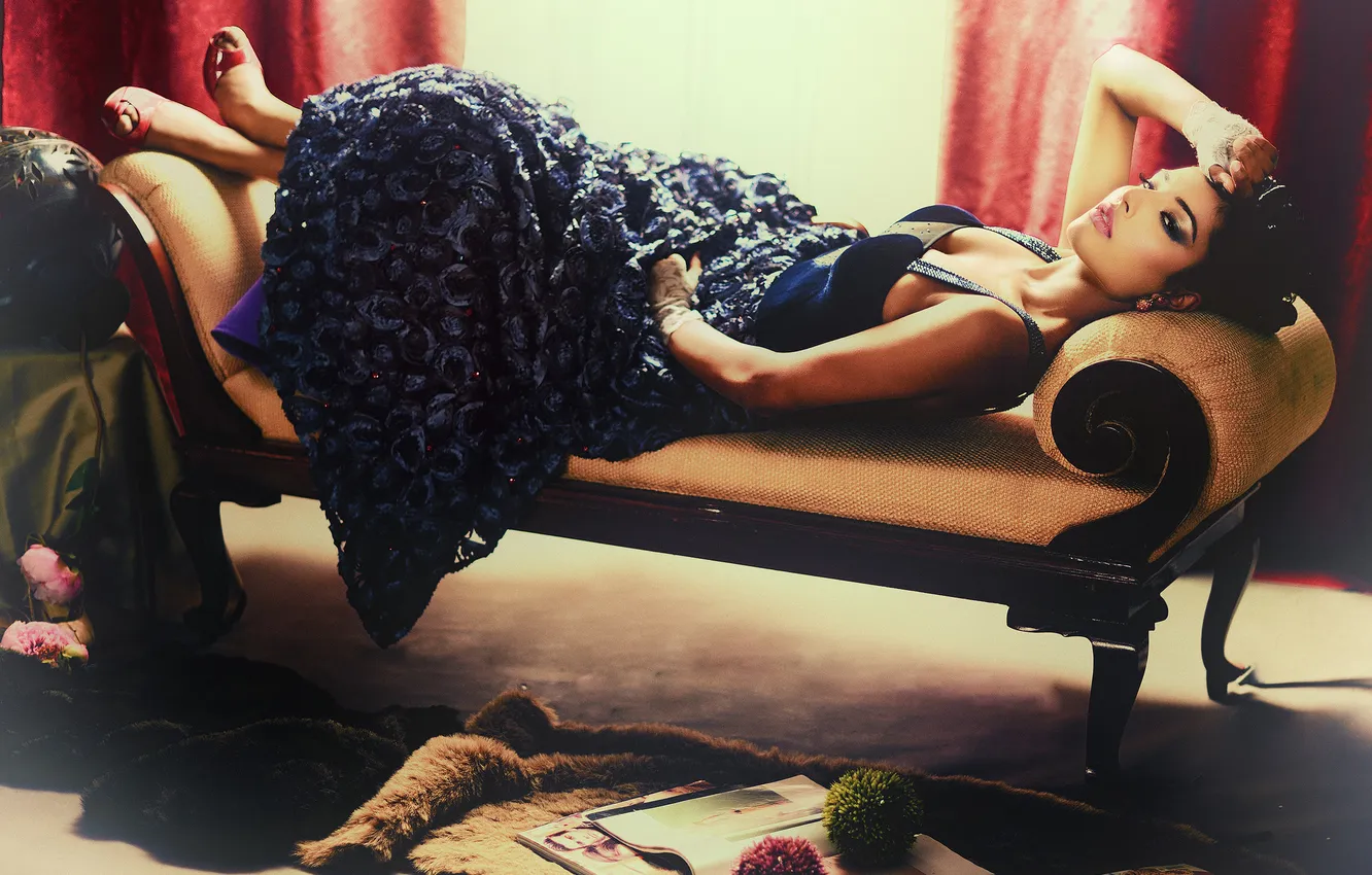 Photo wallpaper dress, the couch, Navi Put Chaudhary