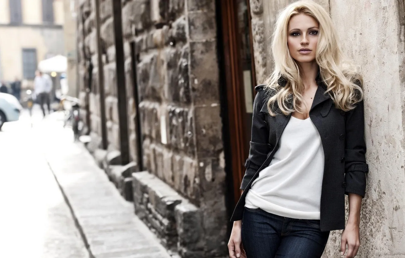 Photo wallpaper look, girl, the city, wall, home, blonde