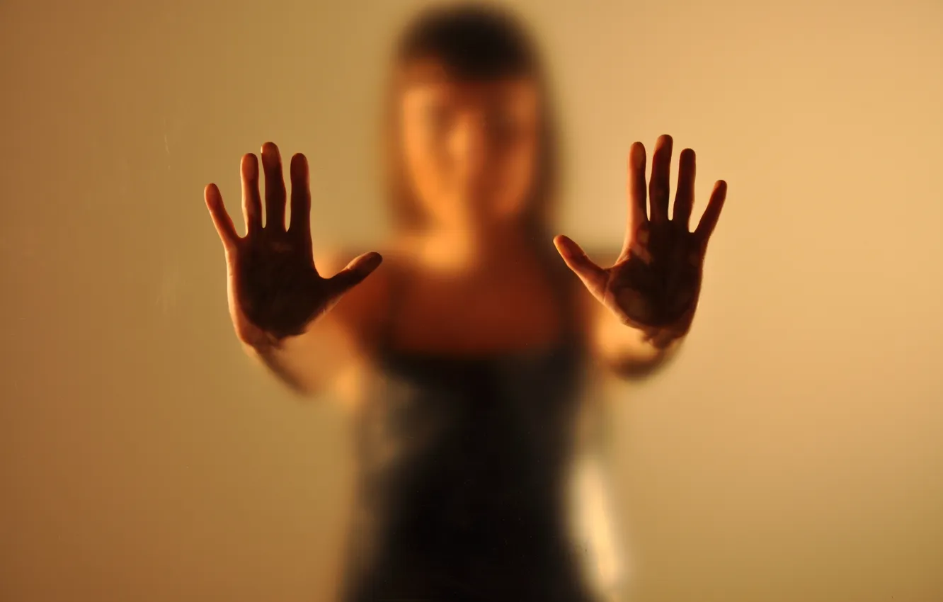 Photo wallpaper girl, the situation, hands, blurred