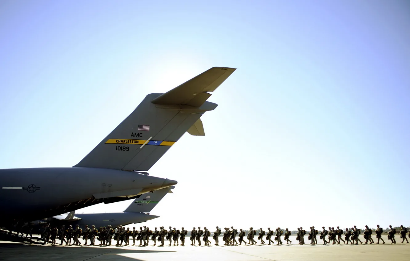 Photo wallpaper soldiers, the plane, the airfield