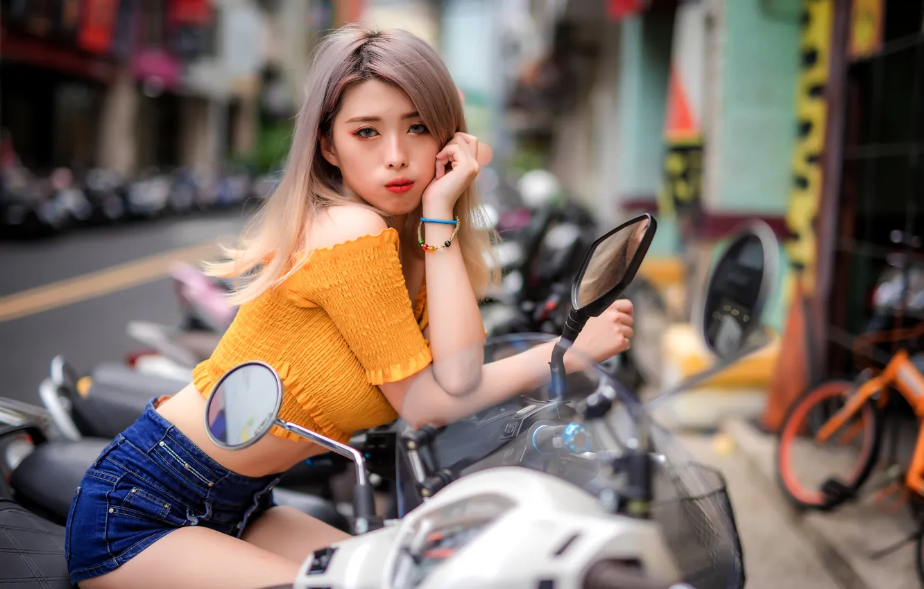 Photo wallpaper shorts, blouse, Asian