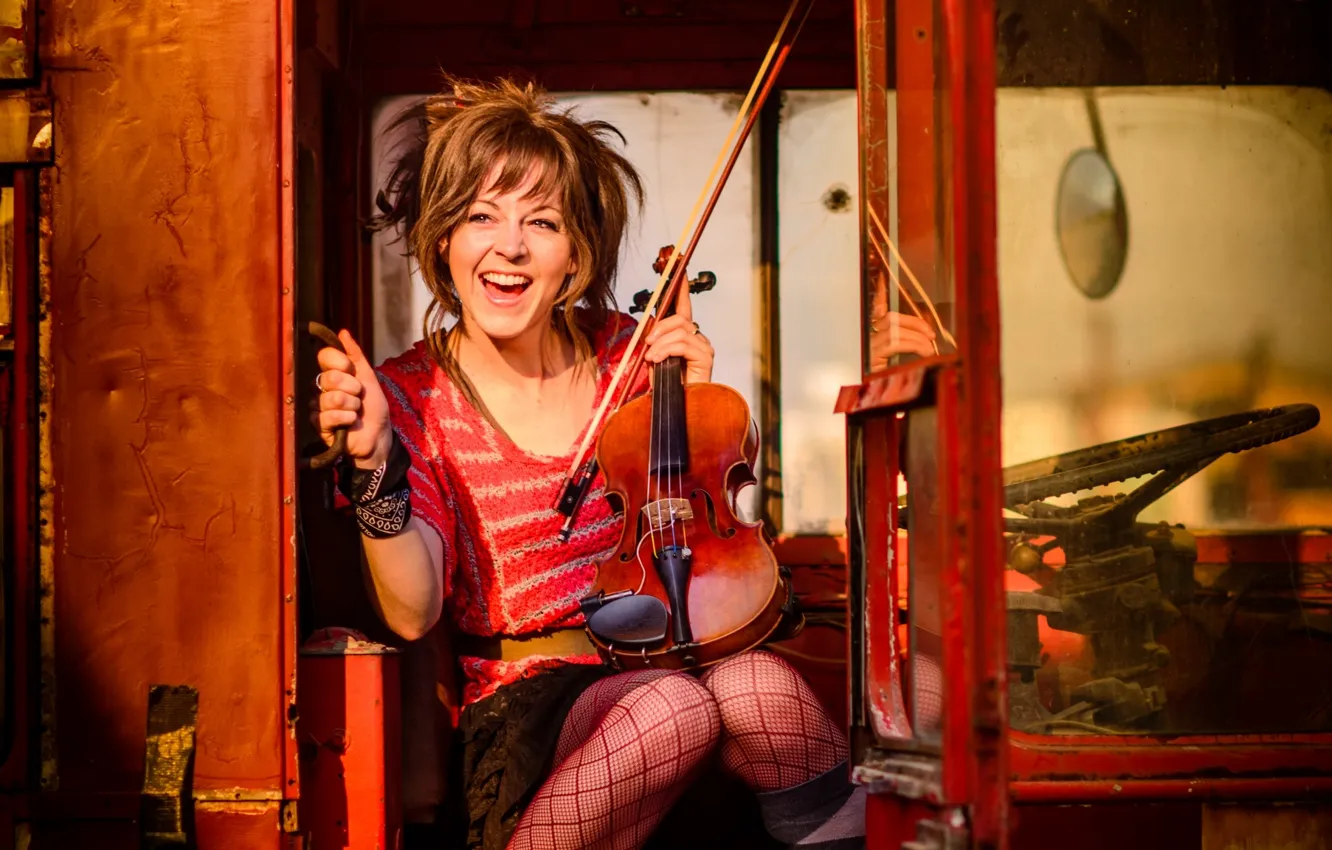 Photo wallpaper violin, music, bus, in red, violin, Lindsey Stirling, Lindsay Stirling
