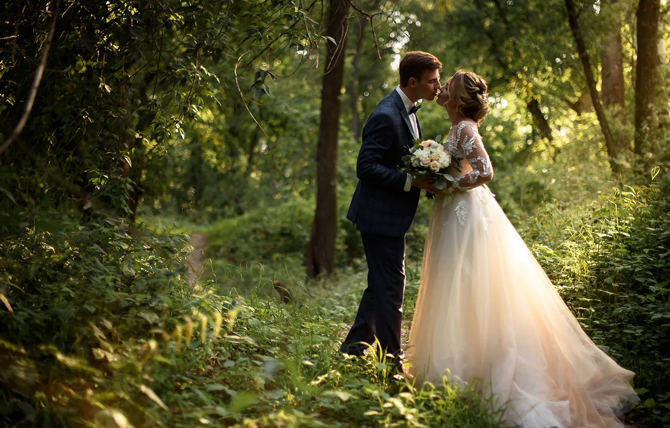 Photo wallpaper girl, nature, kiss, bouquet, dress, pair, male, lovers