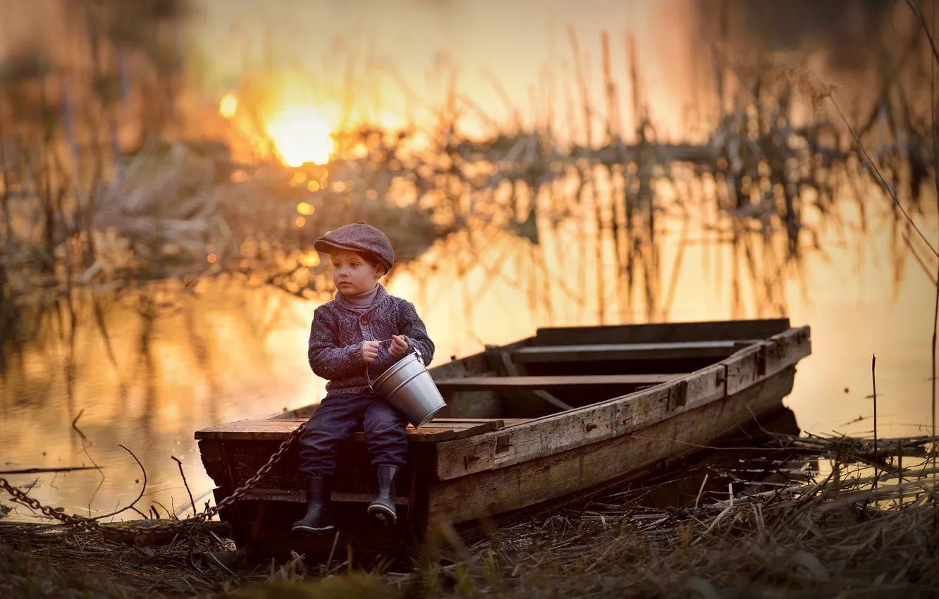 Photo wallpaper boat, boy, bucket