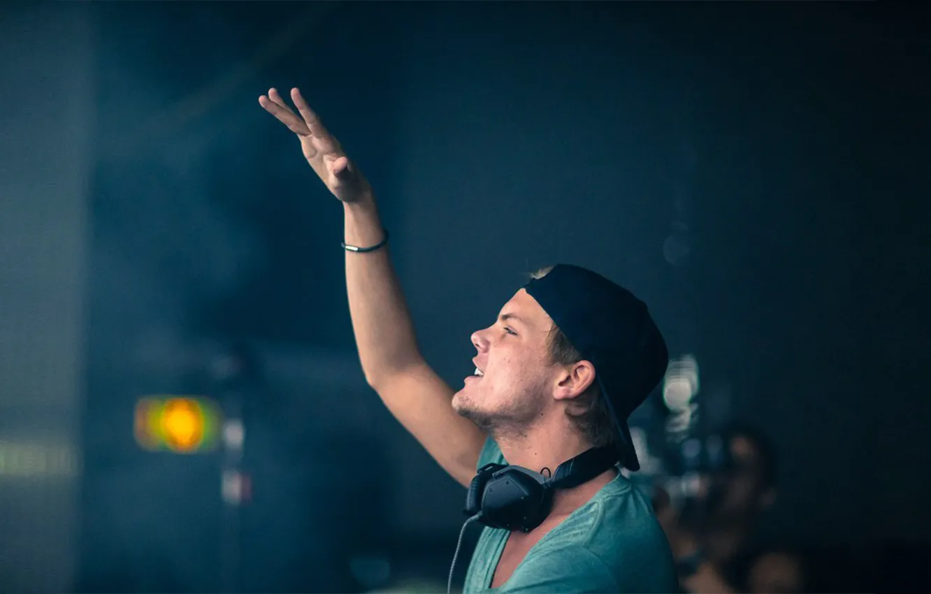 Photo wallpaper headphones, cap, house, Music, progressive, Avicii