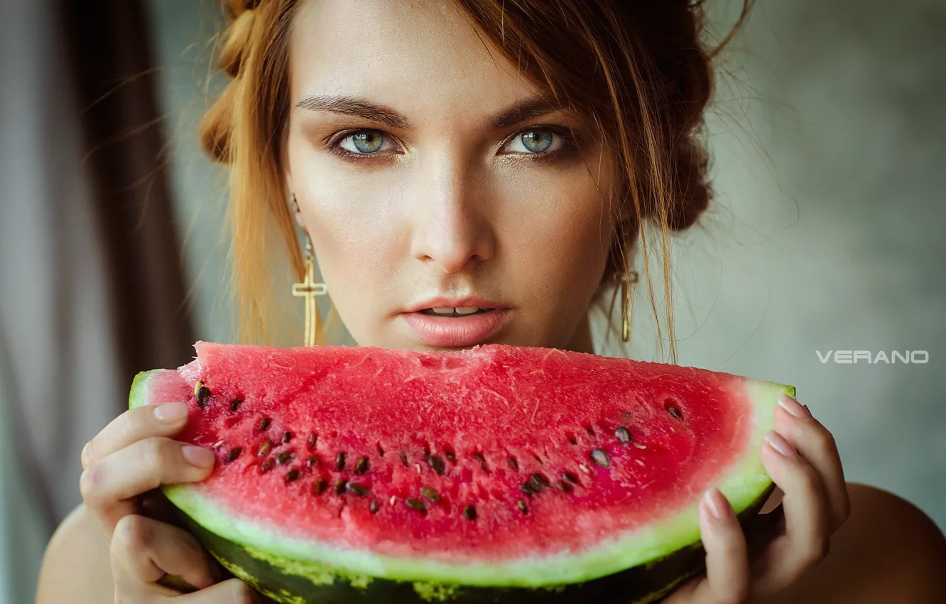 Photo wallpaper girl, photo, photographer, food, blue eyes, model, melon, lips
