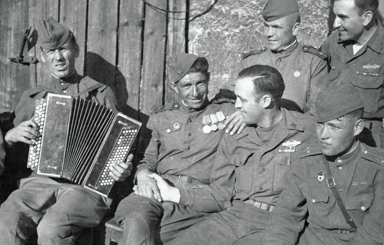 Photo wallpaper sadness, smile, soldiers, The great Patriotic war, accordion