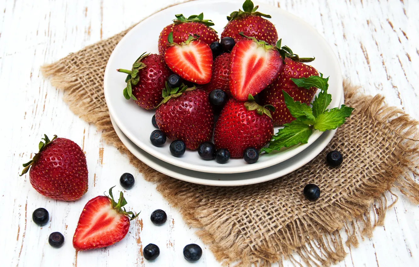 Photo wallpaper plate, berries, juicy, strawberry, Olena Rudo