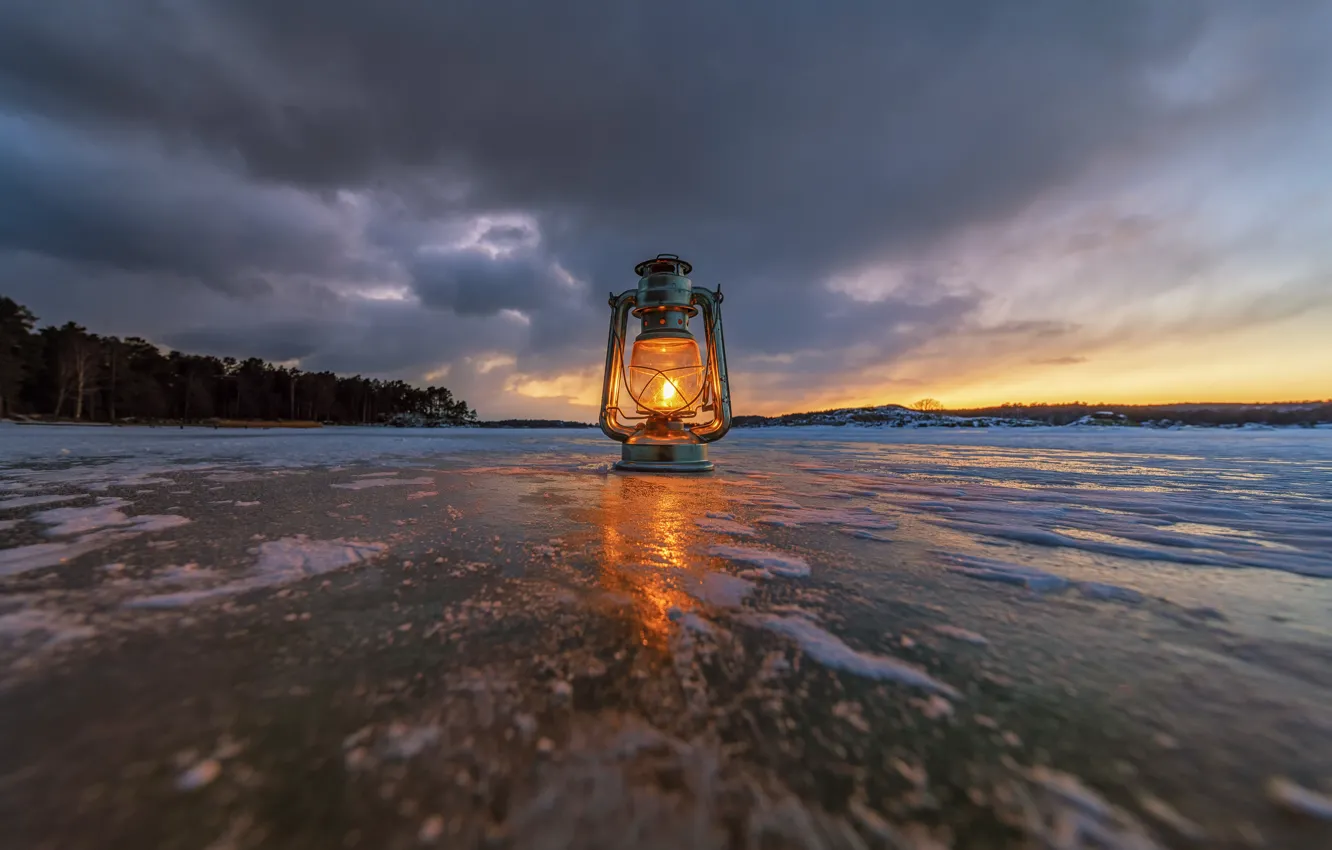 Photo wallpaper ice, lake, lamp