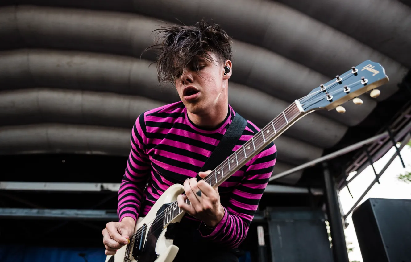 Photo wallpaper strips, guitar, concert, guy, singer, Yungblud, British singer