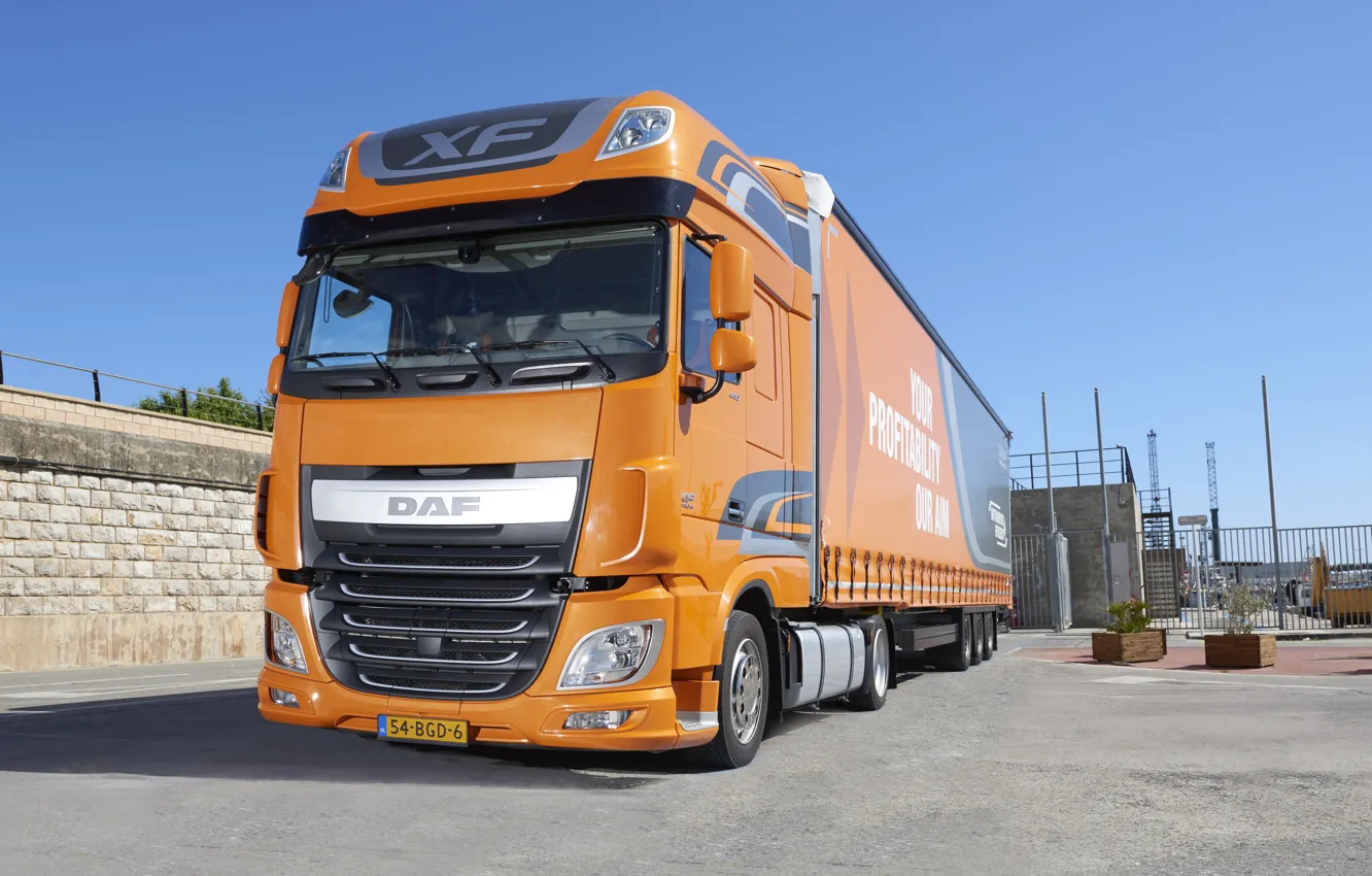 Photo wallpaper orange, wall, Parking, DAF, tractor, DAF, Super Space Cab, the trailer