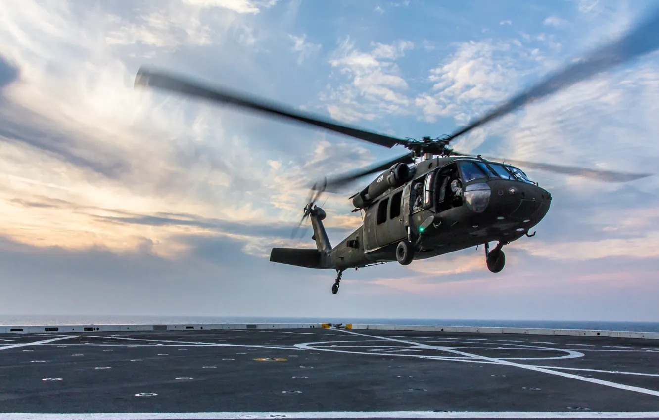 Photo wallpaper helicopter, UH-60, landing on the deck, Blackhawk