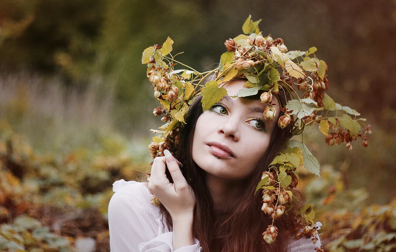 Photo wallpaper girl, leaf, brown hair, green-eyed, hops