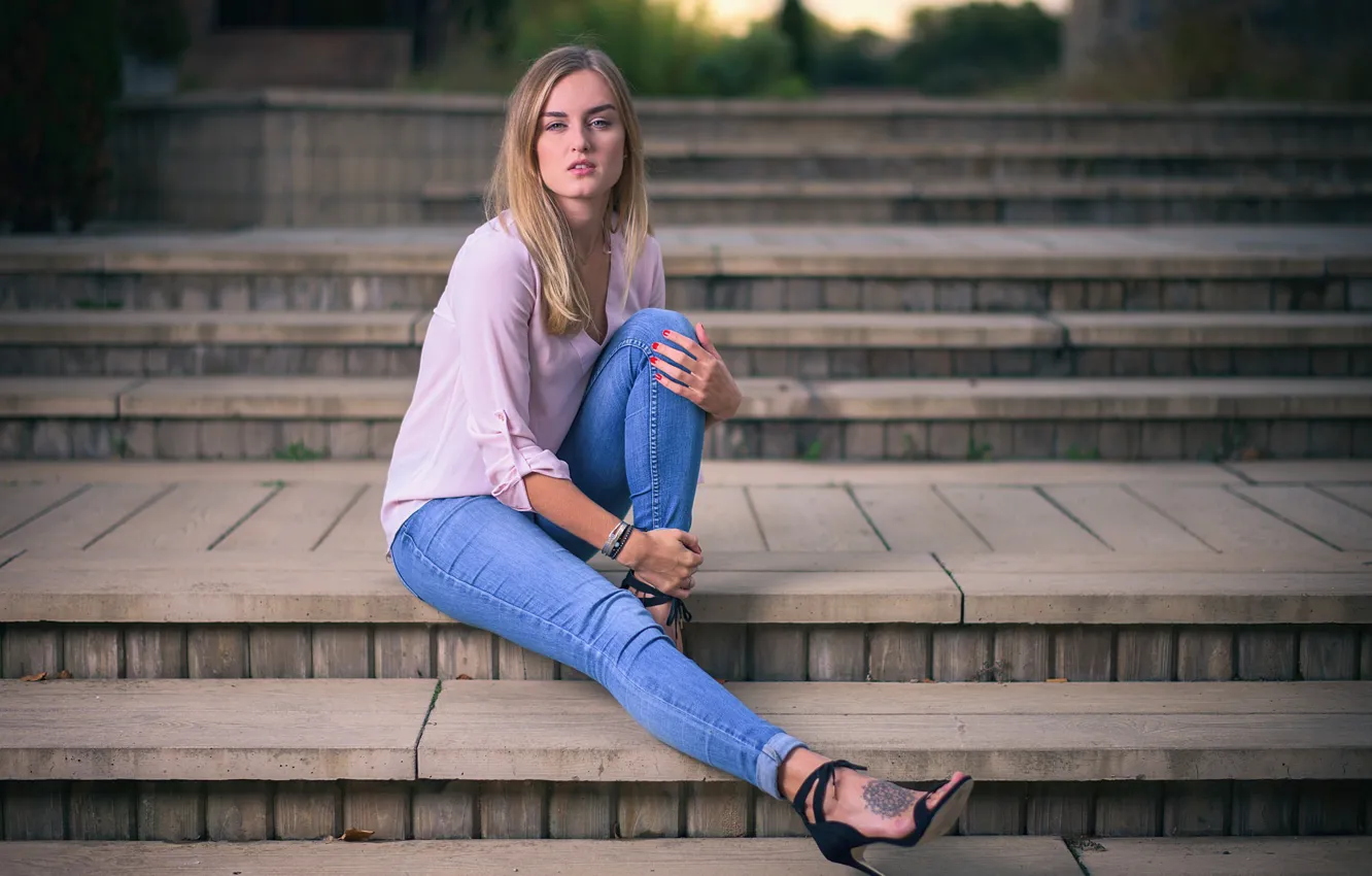 Photo wallpaper girl, model, ladder, steps, Manon