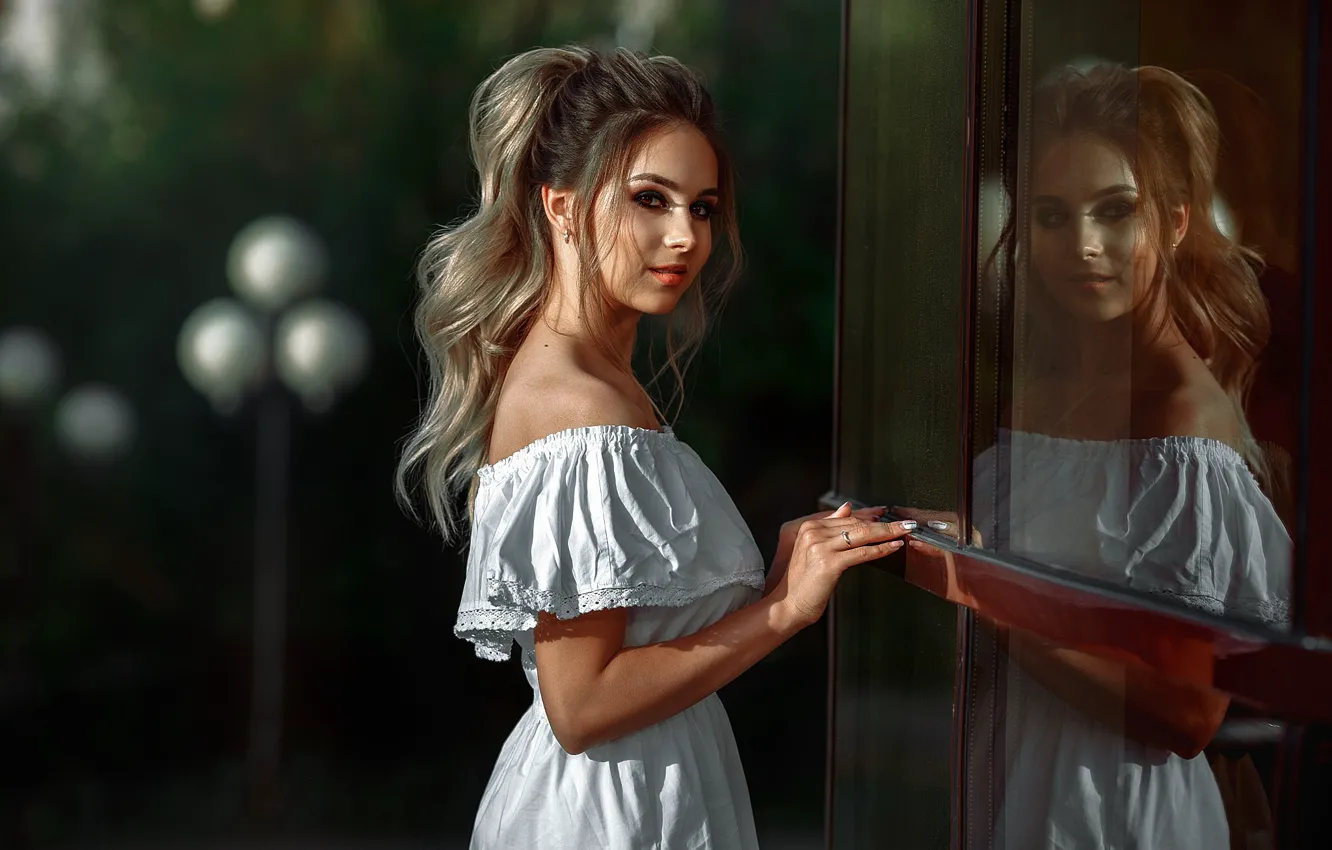 Photo wallpaper look, glass, the sun, reflection, portrait, makeup, dress, hairstyle