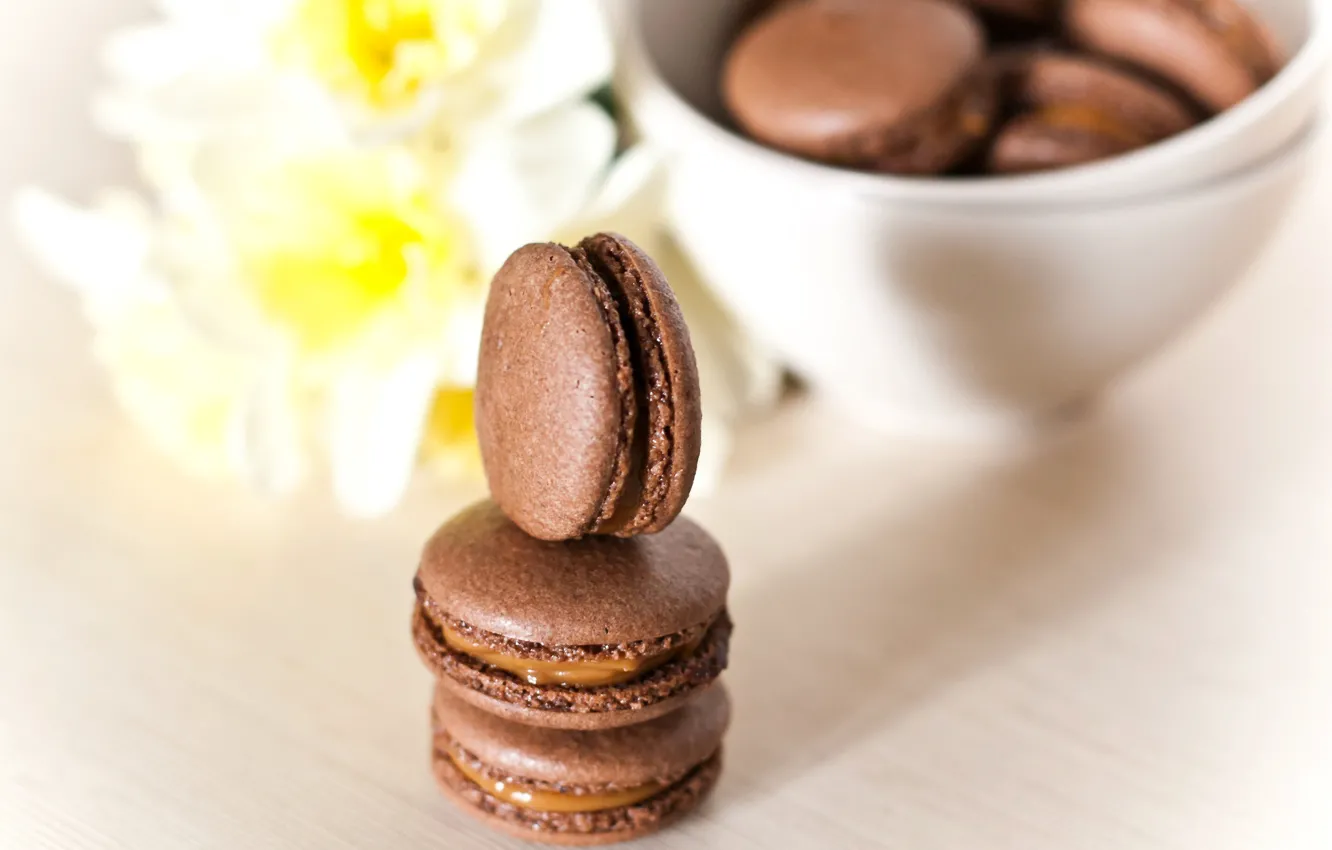 Photo wallpaper flowers, cookies, plate, sweets, dessert, daffodils, chocolate, macaron