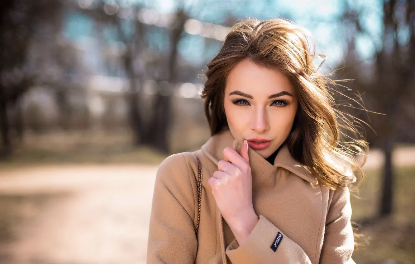 Photo wallpaper girl, the sun, trees, portrait, makeup, hairstyle, brown hair, coat