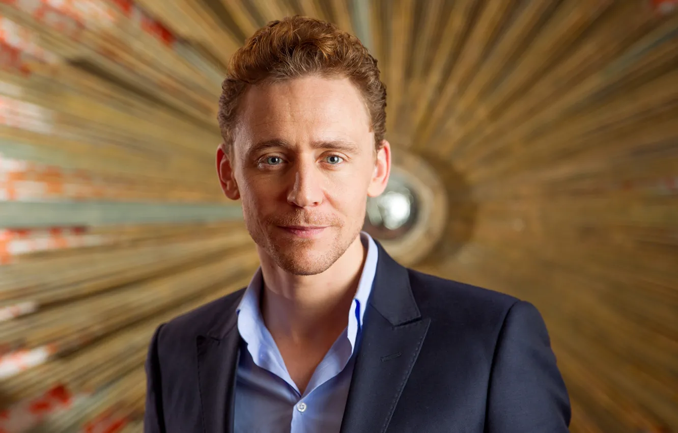 Photo wallpaper look, face, smile, costume, actor, male, Tom Hiddleston, Tom Hiddleston