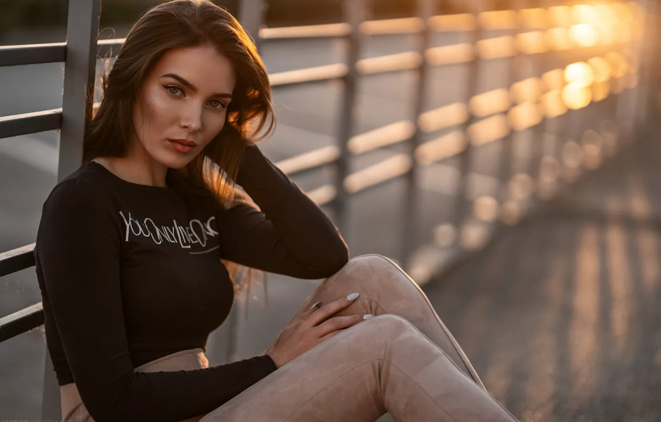 Photo wallpaper look, the sun, pose, model, portrait, makeup, the fence, hairstyle