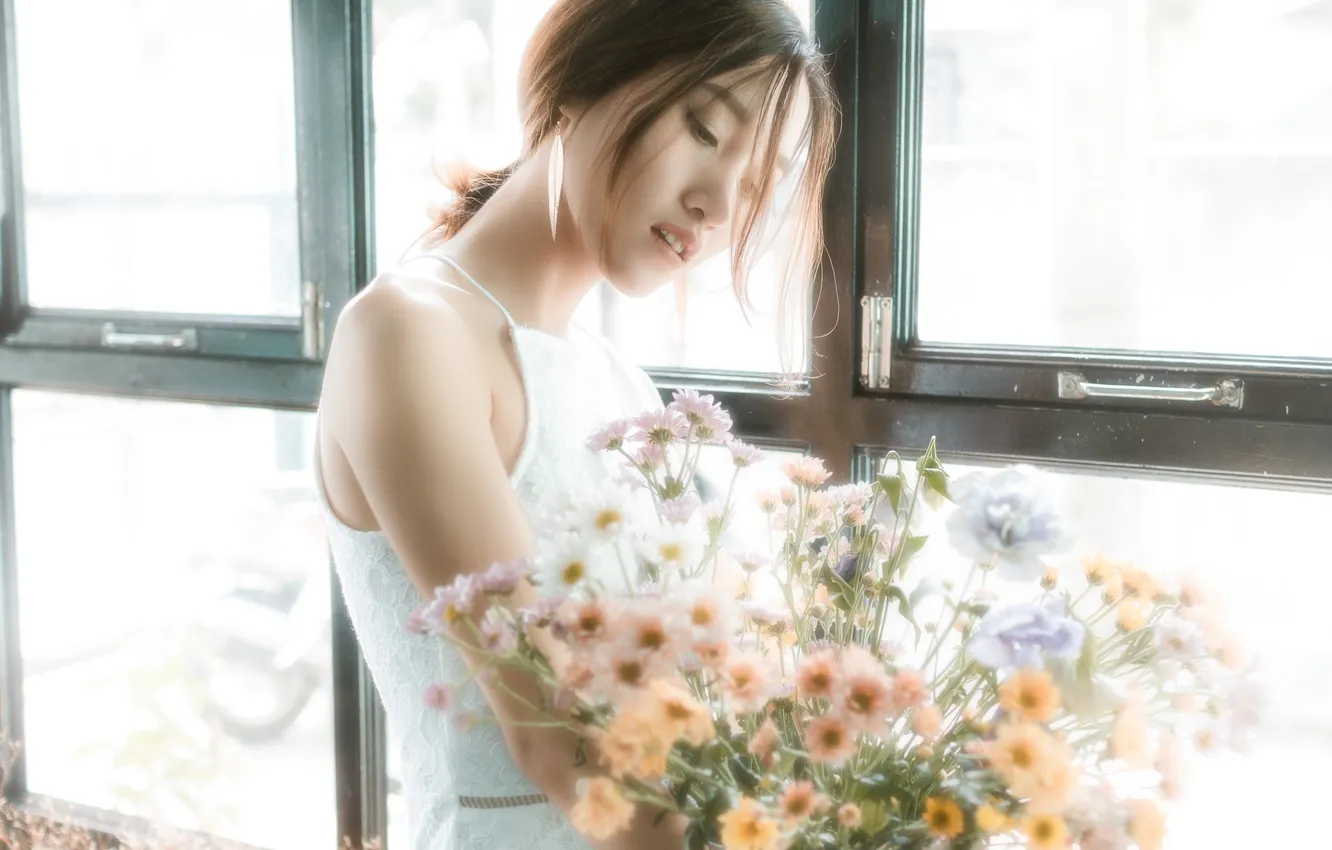Photo wallpaper girl, light, flowers