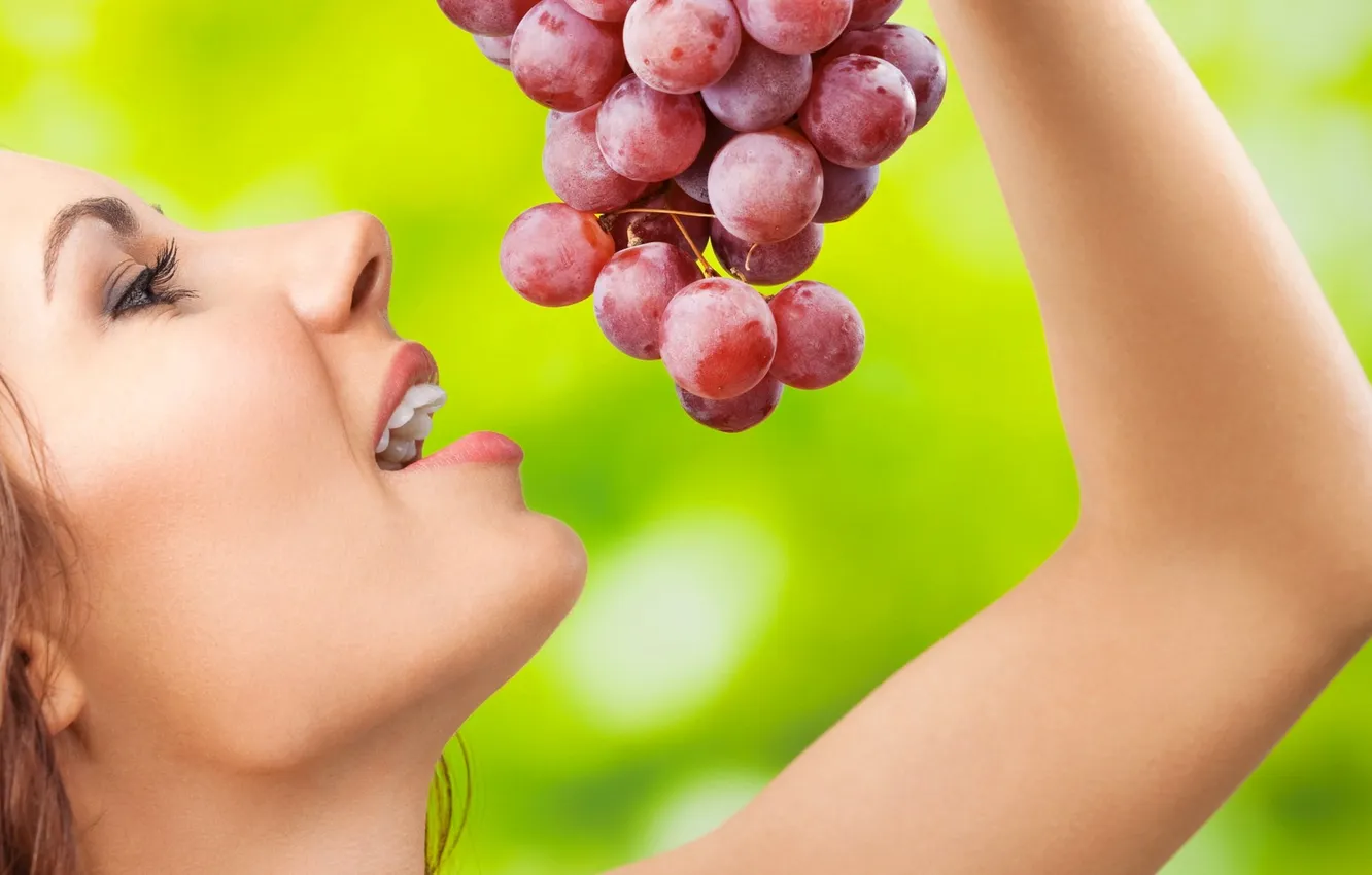 Photo wallpaper grapes, bunch, lips, profile