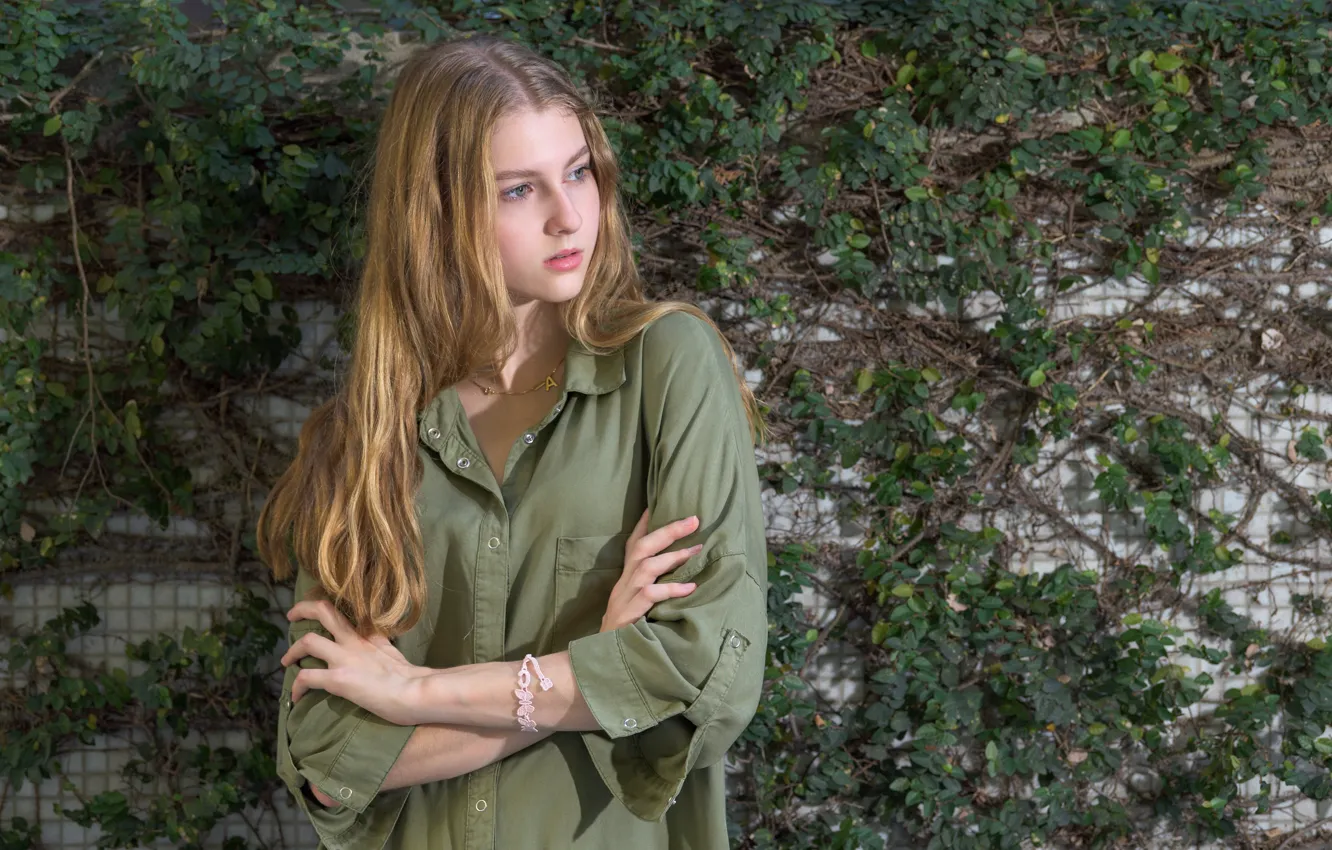 Photo wallpaper girl, pose, hands, Angelina