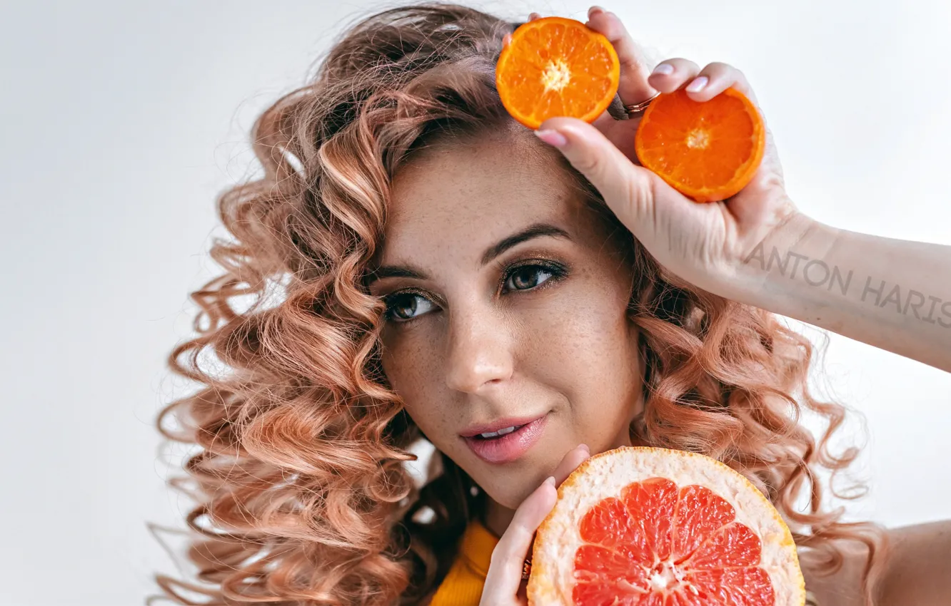 Photo wallpaper close-up, face, background, model, portrait, hands, makeup, hairstyle