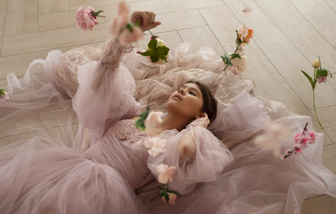 Photo wallpaper look, girl, flowers, room, roses, hands, dress, girl