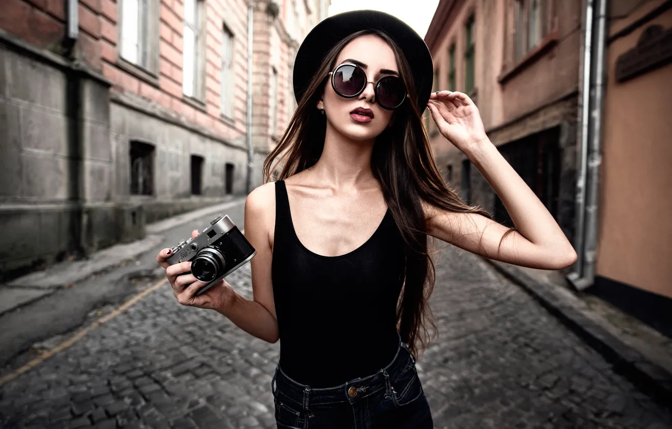 Photo wallpaper girl, the city, street, the camera, alley