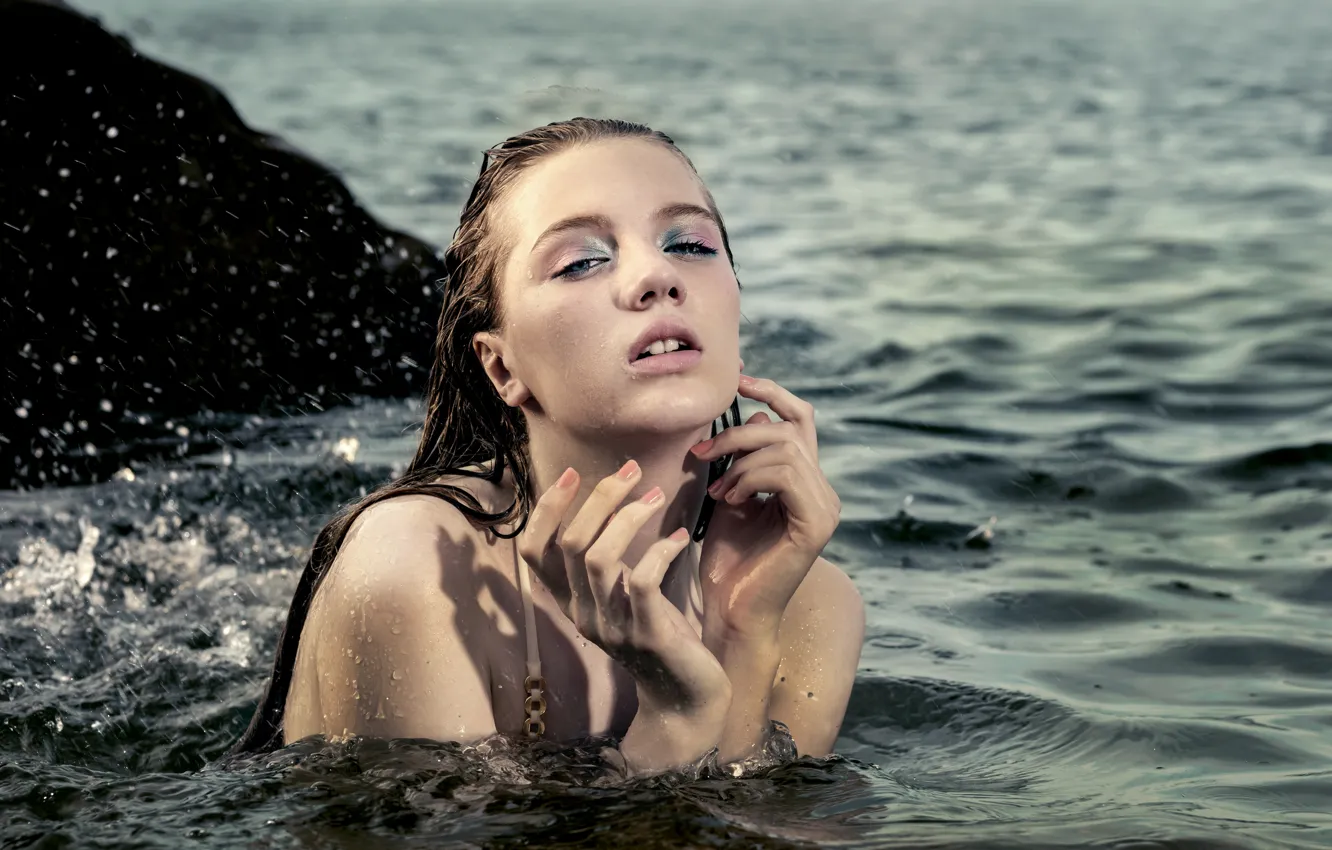 Photo wallpaper sea, look, water, girl, the situation, hands, makeup
