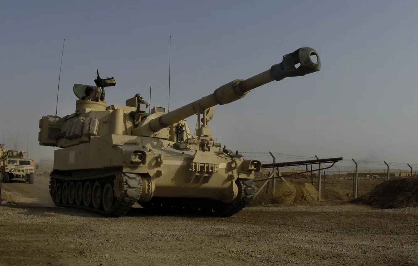 Photo wallpaper base, columns, howitzer, "Paladin", M109A6