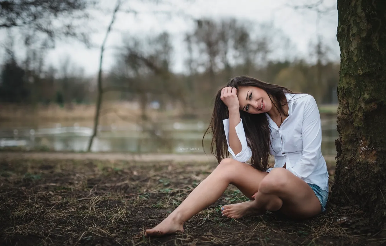 Photo wallpaper white, girl, trees, smile, pond, Park, mood, shorts