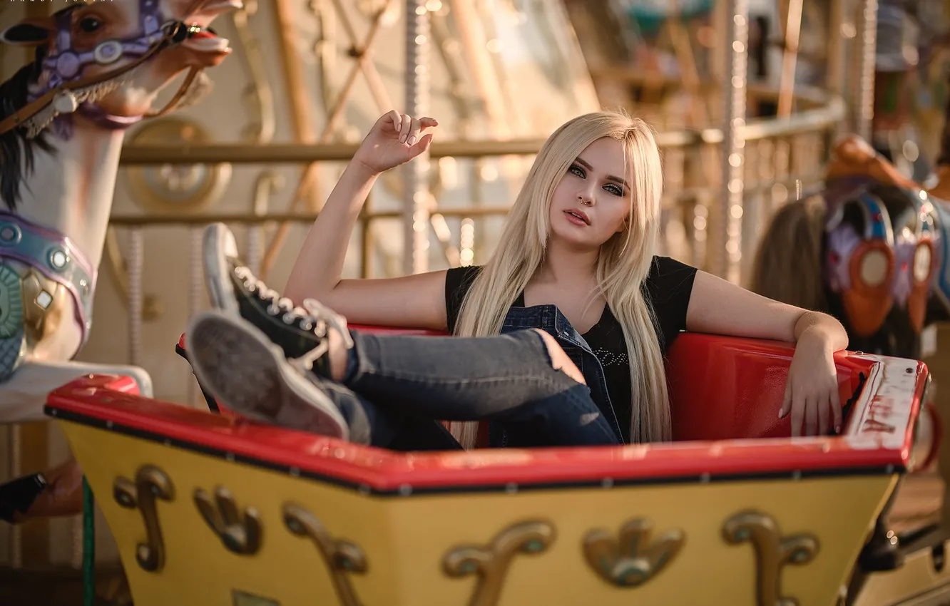 Photo wallpaper look, the sun, pose, model, sneakers, portrait, jeans, makeup