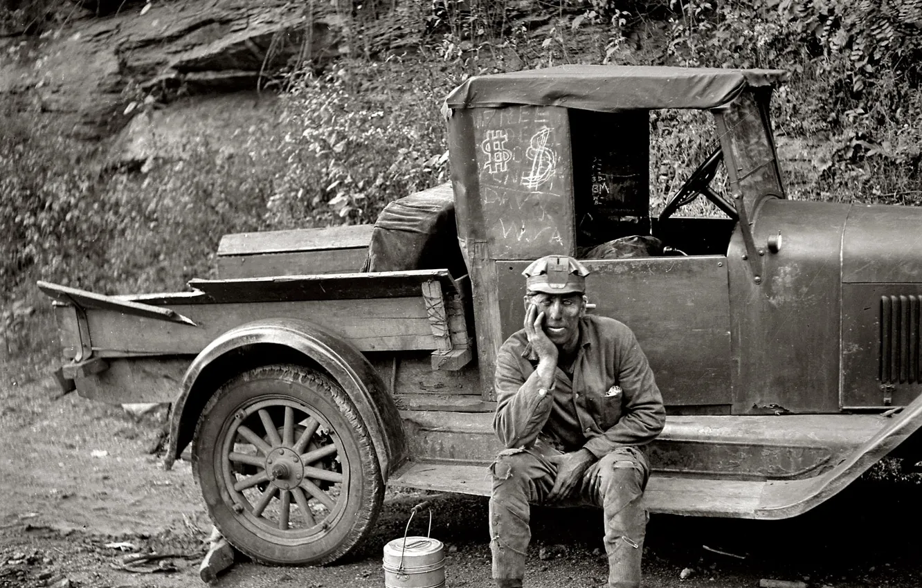 Photo wallpaper man, Truck, working, black and white, resting